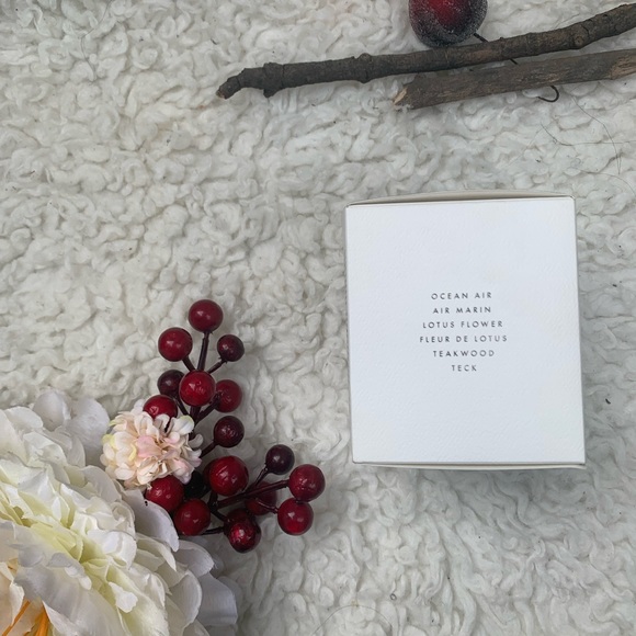 Banana Republic SURF Candle - Picture 2 of 4